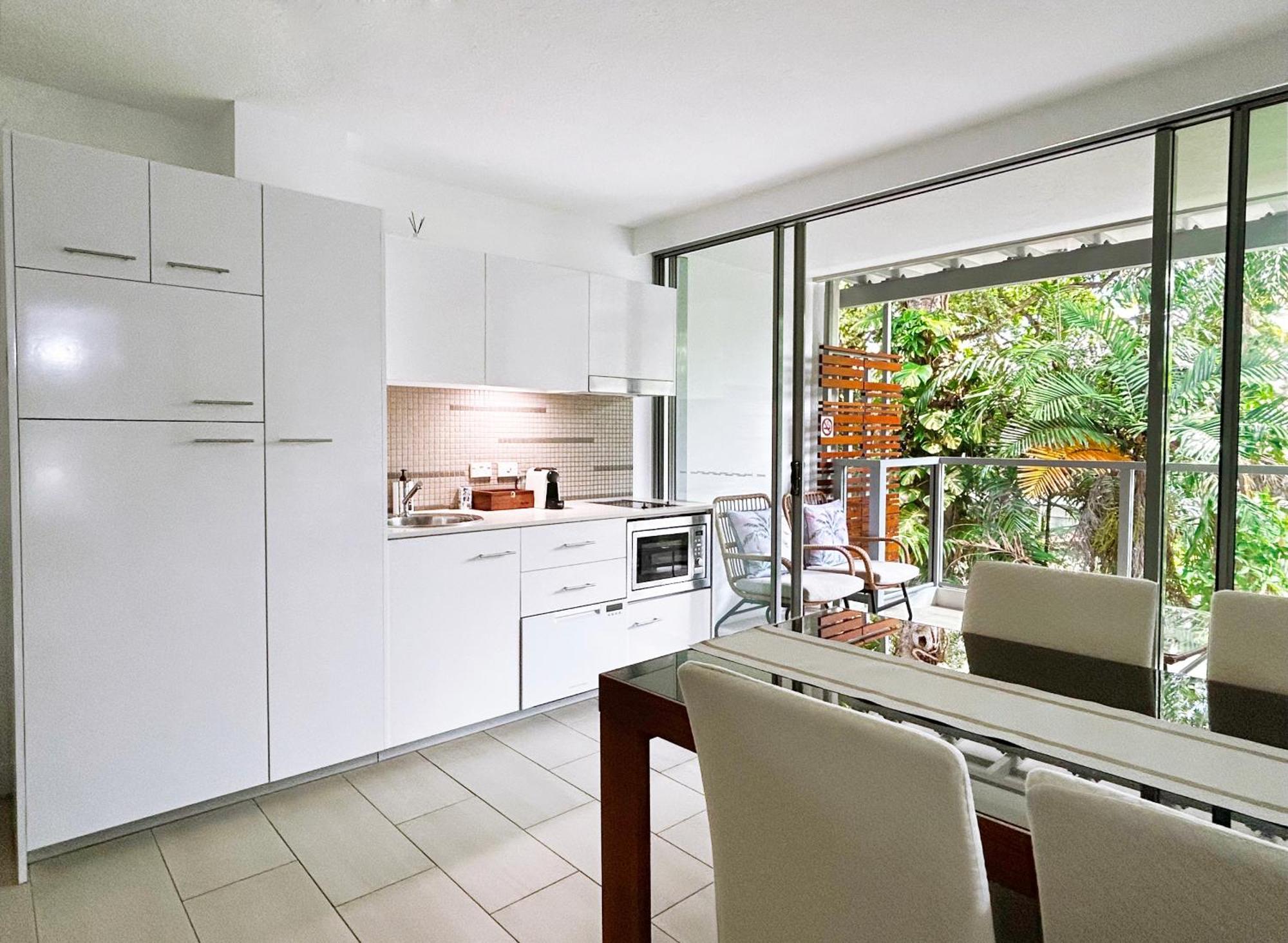 Palm Cove Beachside Apartments - Pool And Garden Views Экстерьер фото